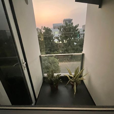 Downtown Studios Γκουργκάον Εξωτερικό φωτογραφία