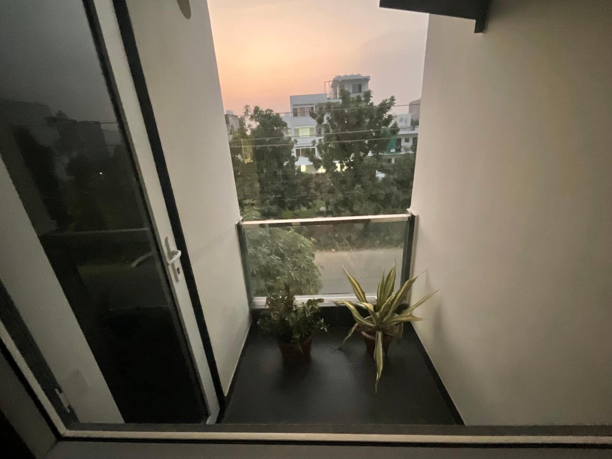 Downtown Studios Γκουργκάον Εξωτερικό φωτογραφία